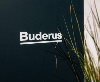 Buderus Wärmepumpe, schwarz